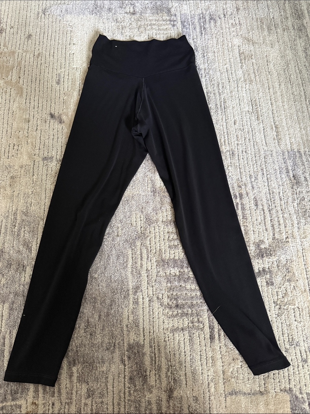 Offline by Aerie Black High-Waist Crossover Leggings - Picture 7 of 8